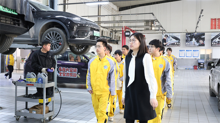 走進(jìn)零跑汽車，解鎖職業(yè)新視野——西安萬(wàn)通汽車學(xué)校學(xué)子開展企業(yè)研學(xué)活動(dòng)