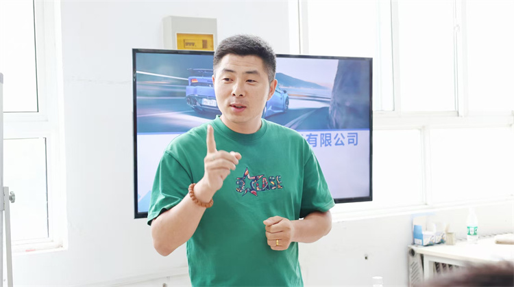 校企合作再升級，學(xué)子就業(yè)無憂——靚車牛人走進(jìn)西安萬通開展專場招聘