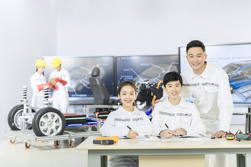 中考300多分能上什么學校？萬通汽車學校助你成就職業(yè)夢想