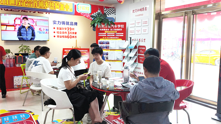 高考滑檔怎么辦？別氣餒，西安萬(wàn)通為你“蓄能”