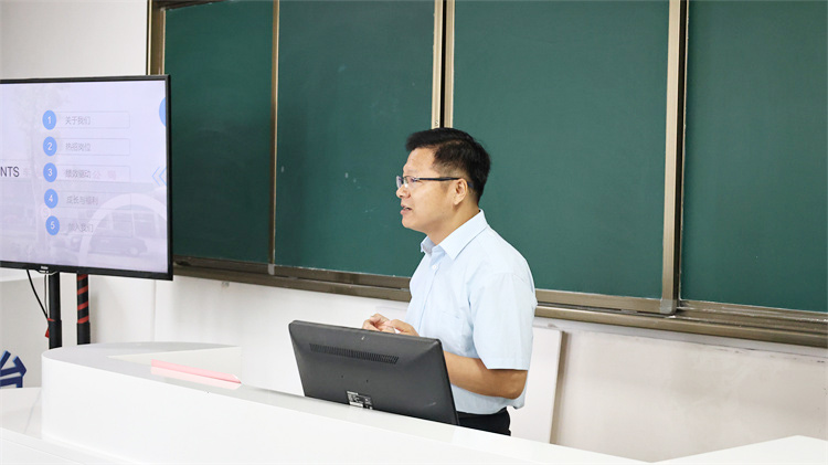 校企合作促就業(yè)，筑夢(mèng)未來正當(dāng)時(shí) ——西安銳新汽車服務(wù)有限公司專場(chǎng)招聘宣講會(huì)走進(jìn)西安萬通