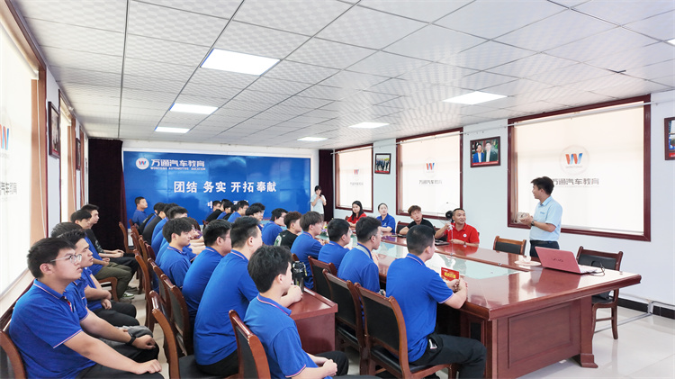 西安萬通攜手電車幫特斯拉專修，專場招聘助力學子逐夢新能源汽車時代
