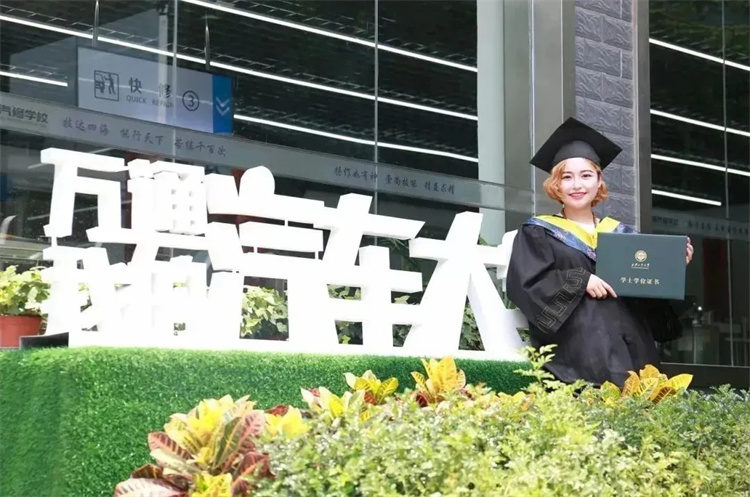 學(xué)歷貶值、就業(yè)困難！年輕人的新出路在這里！