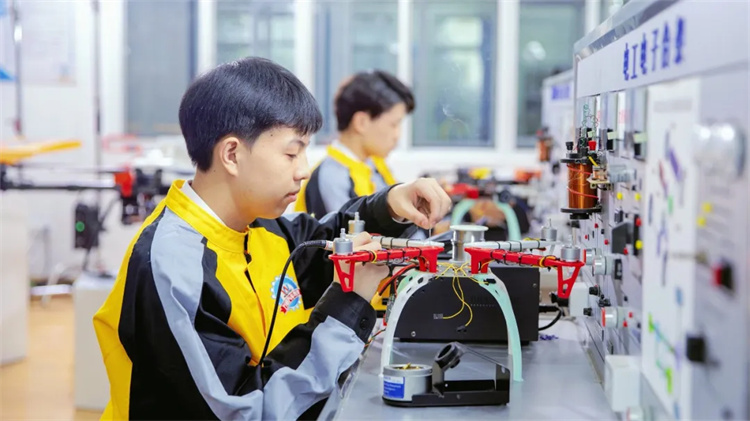 初中畢業(yè)學(xué)什么技術(shù)好？男生學(xué)什么專業(yè)有前途？最佳答案在這里！