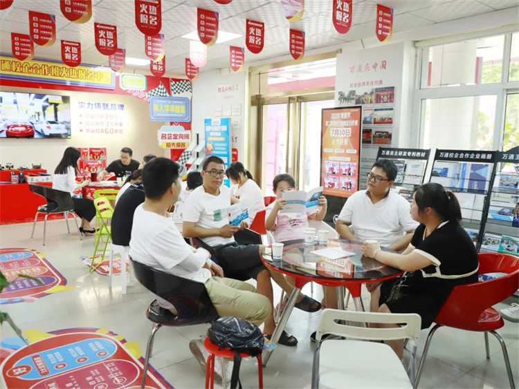 成績不拔尖？你家孩子符合招生政策嗎？提前預(yù)訂學(xué)位，中高考生的逆襲之路！