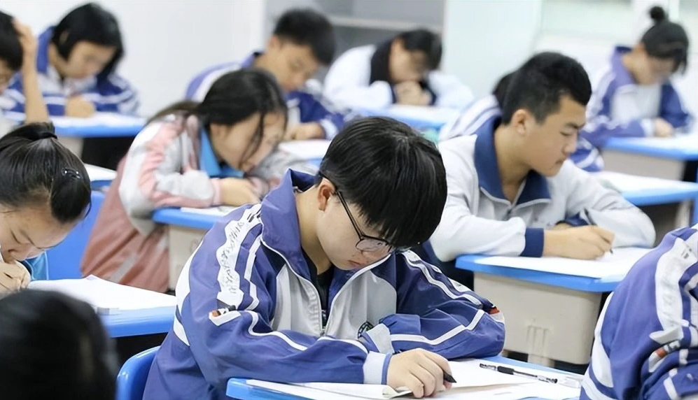 中高考失利不用愁！初高中畢業(yè)學(xué)新能源汽車技術(shù)，直通比亞迪、特斯拉