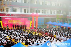 招聘會搭建就業(yè)平臺  畢業(yè)生贏取美好未來