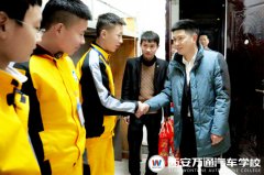 校長慰問新生:新學(xué)期從“心”開始
