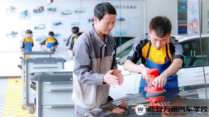 西安萬通汽車學(xué)校實訓(xùn)耗材投放在學(xué)子在實訓(xùn)中