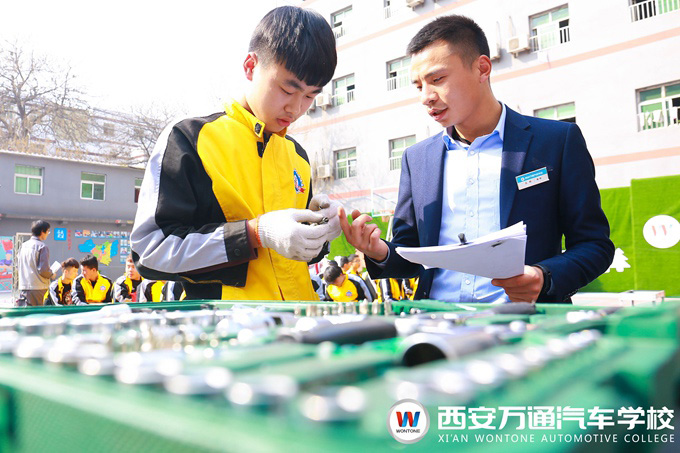 西安萬(wàn)通汽車學(xué)校技能大賽選拔現(xiàn)場(chǎng)