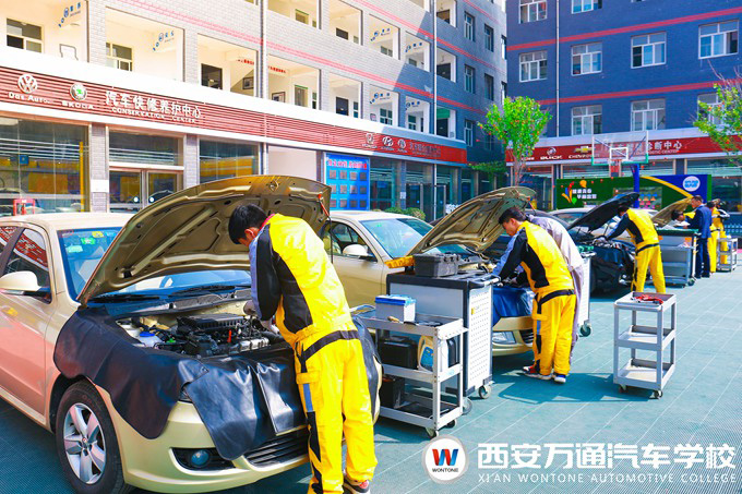 西安萬(wàn)通汽車學(xué)校技能大賽選拔現(xiàn)場(chǎng)