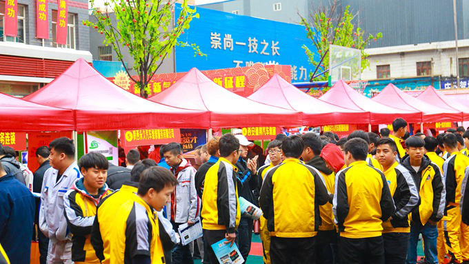 西安萬(wàn)通汽車(chē)學(xué)校2018春季汽車(chē)技能人才雙選會(huì)