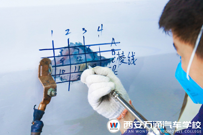 西安萬通汽車學(xué)校鈑金修復(fù)實(shí)訓(xùn)教學(xué)