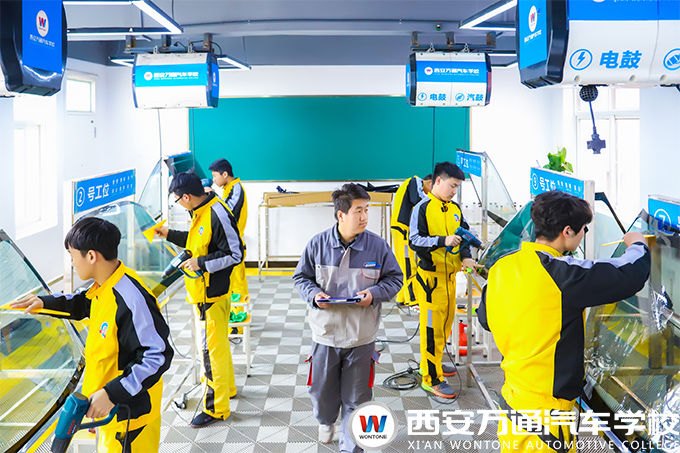 來(lái)西安萬(wàn)通學(xué)汽車(chē)美容需要多少錢(qián) 多久可以開(kāi)店創(chuàng)業(yè)
