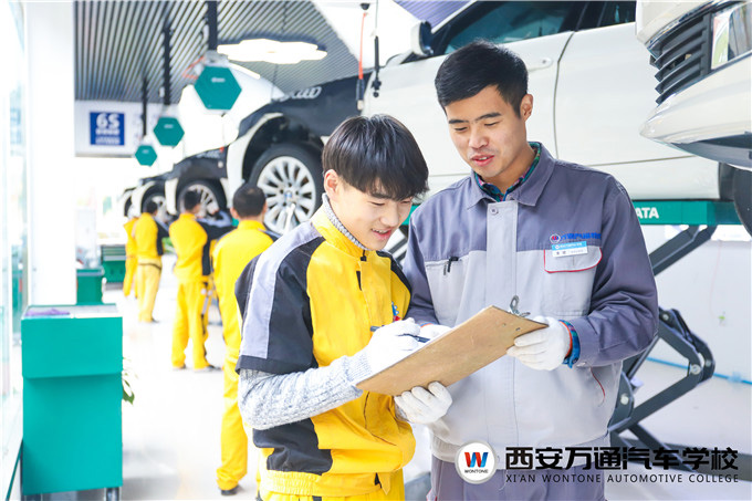 汽修學(xué)校怎么看好與不好？西安萬通告訴你