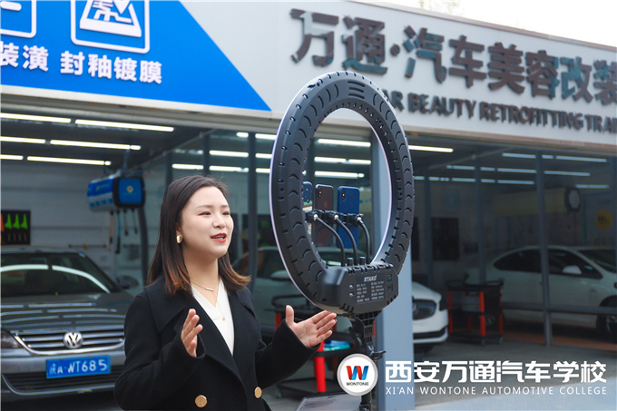 企業(yè)總監(jiān)在線解密行業(yè)前景，與學子暢談職業(yè)發(fā)展