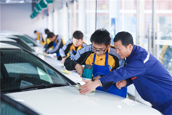 想開汽車美容店，去哪里學專業(yè)技術？
