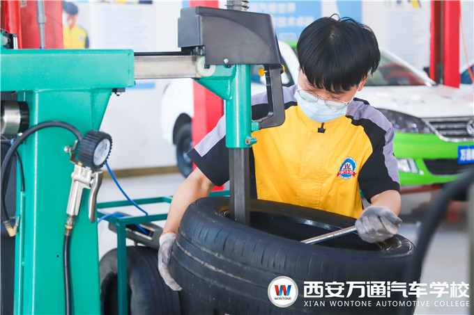 西安萬通開展入學來第一階段技能達標考核，檢驗學生學習成果