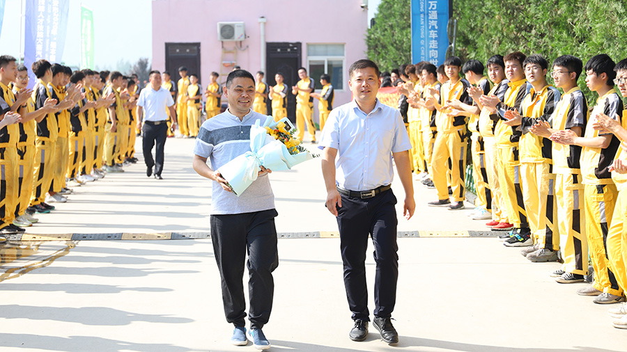 汽修行業(yè)頂級大師李東江教授蒞臨西安萬通講學(xué)1