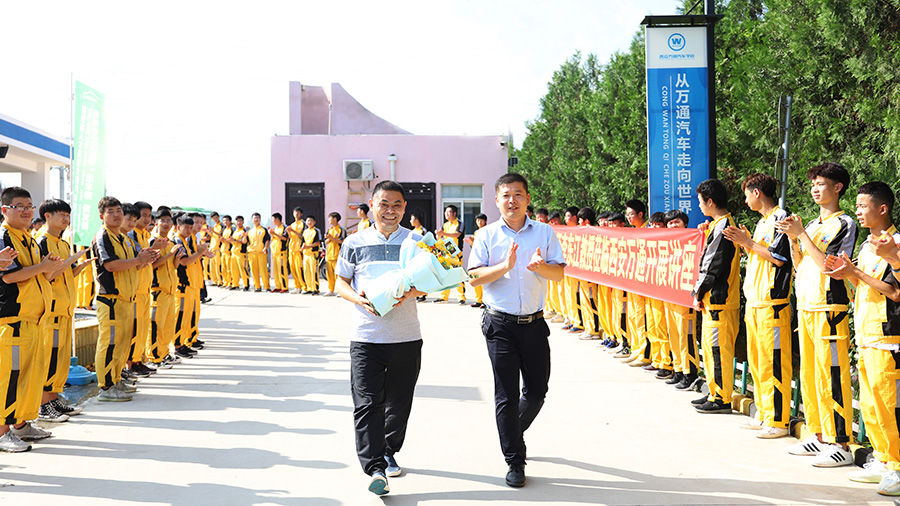 汽修行業(yè)頂級大師李東江教授蒞臨西安萬通講學(xué)2