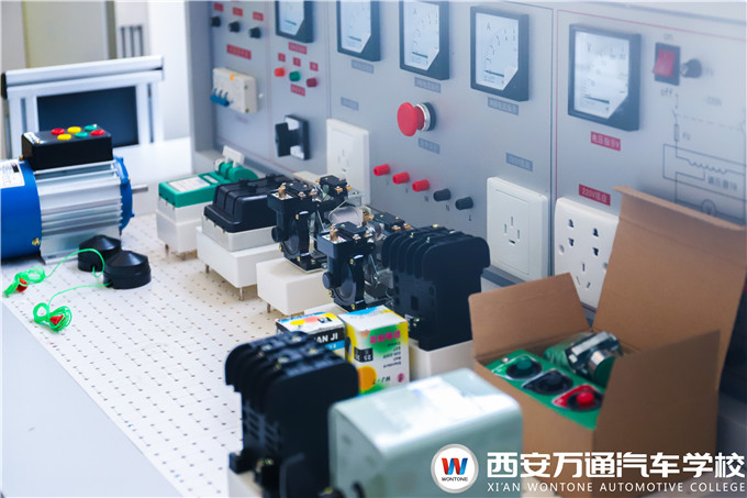 電工證要怎么考？電工培訓(xùn)，電工培訓(xùn)學(xué)費(fèi)多少錢(qián)？