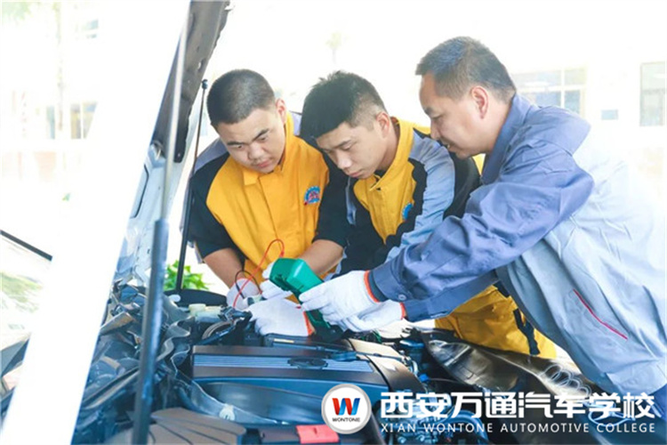 西安萬通汽車學(xué)校2022年熱門專業(yè)推薦---汽車智能檢測與運營