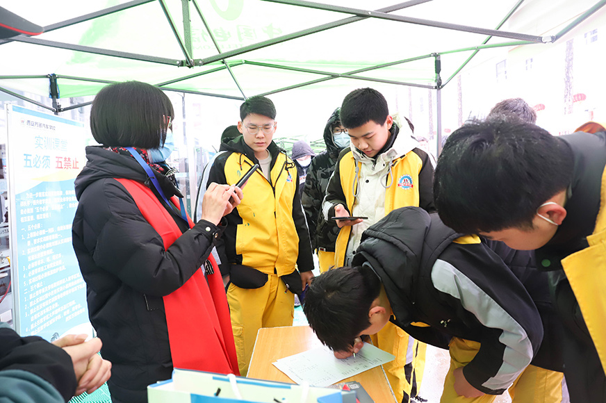 西安萬通2022年大型校園人才招聘會(huì)8