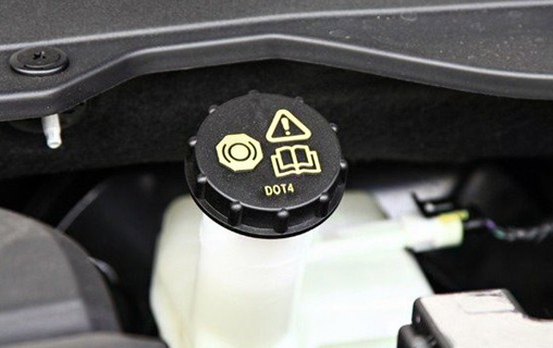 剎車油使用多長時(shí)間更換，dot3和dot4有什么區(qū)別