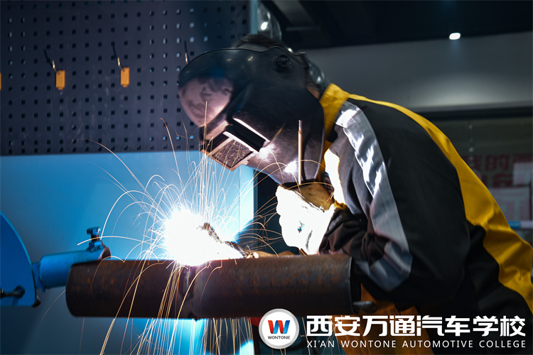 零基礎(chǔ)學(xué)焊接技術(shù)，推薦你來(lái)西安萬(wàn)通！央企校企定向班火熱招生中！