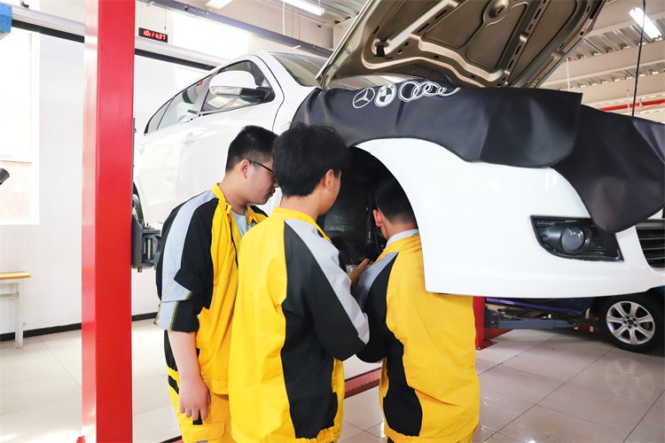 轉(zhuǎn)行學(xué)什么？二手車評(píng)估師了解一下！