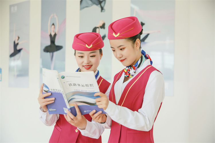 來(lái)萬(wàn)通，這兩個(gè)專業(yè)真的適合女孩子學(xué)！