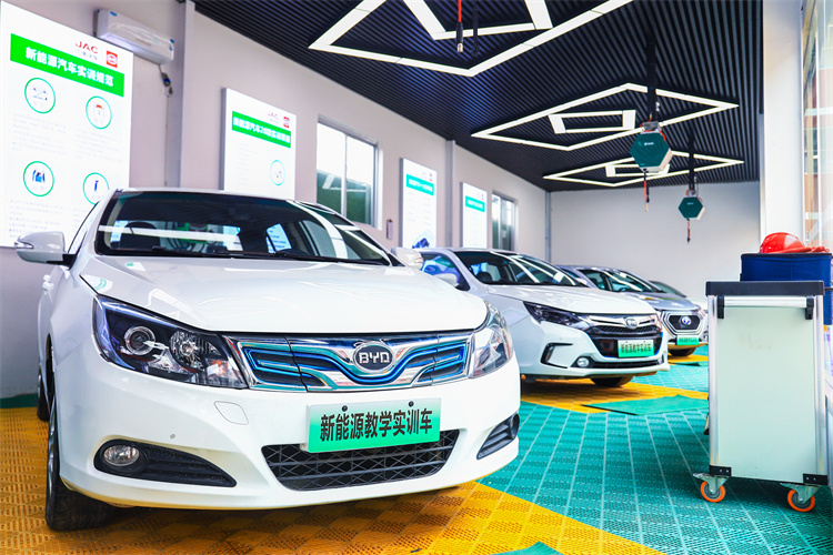 重磅！歐盟確認(rèn)2035年禁售新燃油車，新能源技術(shù)你非學(xué)不可了