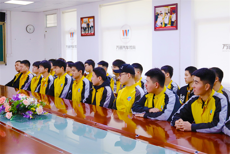 校企定向新未來——西安萬通靚車牛人專場招聘會(huì)！