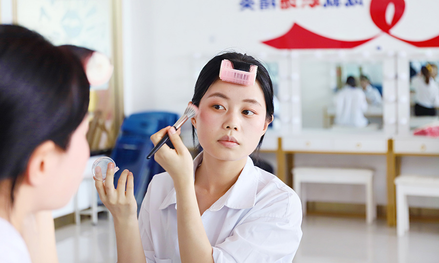 妝飾青春，點(diǎn)亮職場(chǎng)之彩妝大賽4