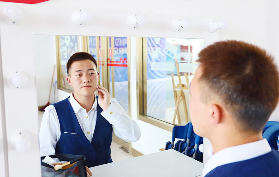妝飾青春，點(diǎn)亮職場(chǎng)之彩妝大賽7
