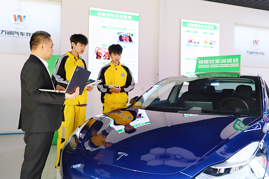 整車檢測維修實訓(xùn)課堂10