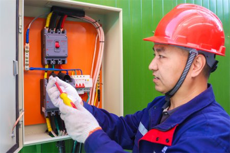 免費！免費！免費！ 西安萬通電工培訓專修班來了！